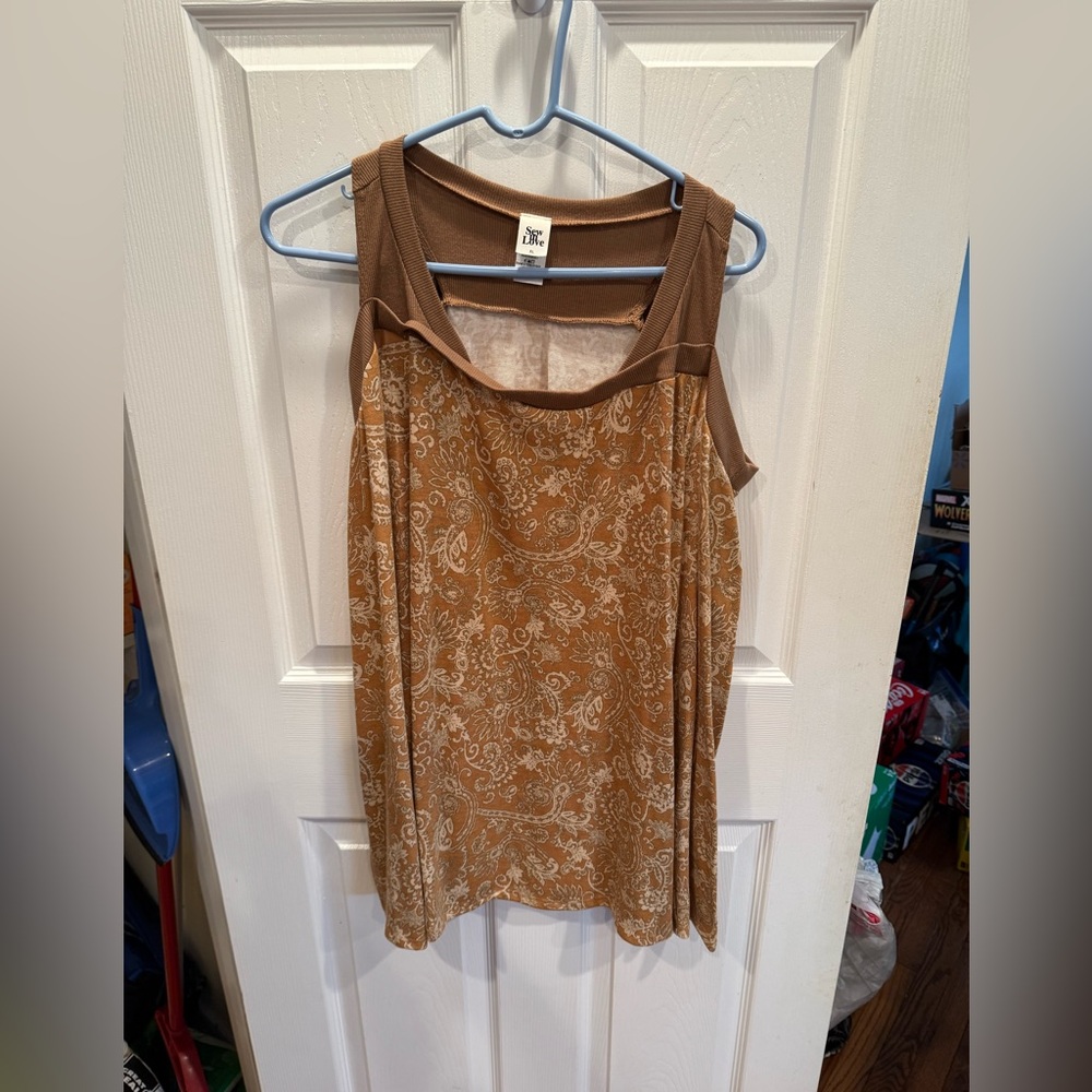NWOT Sew In Love Gold Paisley Long Sleeve Cold Shoulder Blouse Size XL